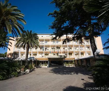 月谷大酒店 酒店