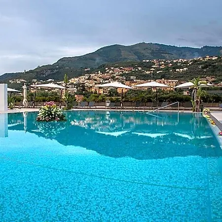 Grand Moon Valley 4* فيكو إيكوينس